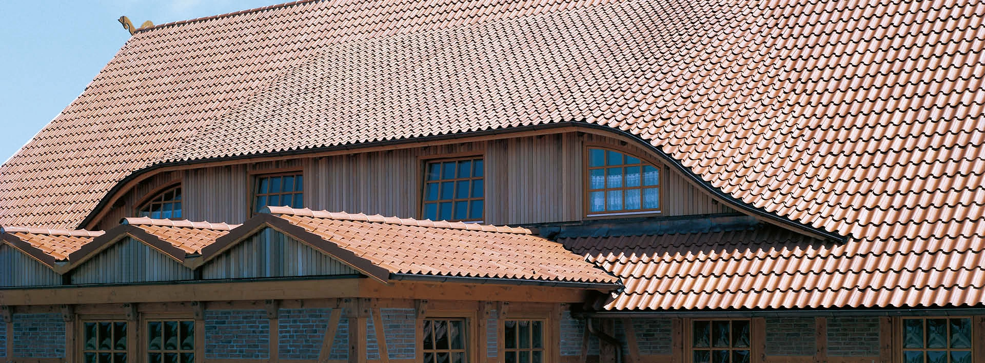 Meyer Holsen Dachkeramik Hohlziegel Naturrot Header